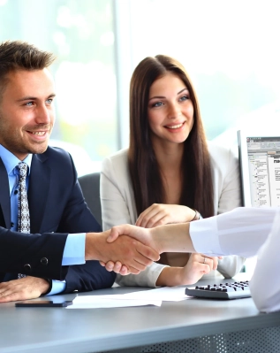 steuerberater-im-mandantengespraech-3